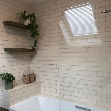 بيت للعطل Sandyhill - *