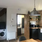 Sandyhill - * Westport