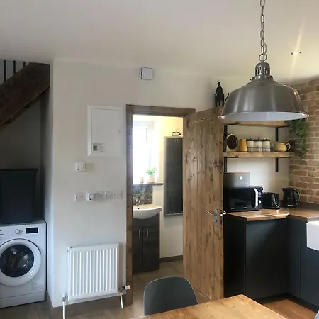 Sandyhill - * Westport