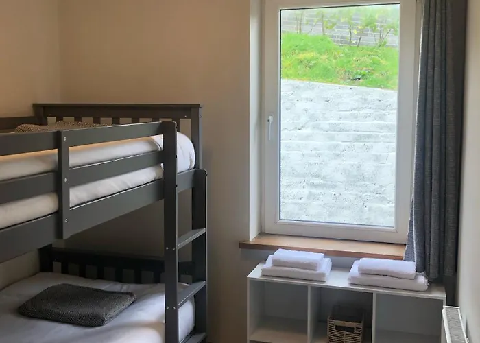 Sandyhill - * Westport