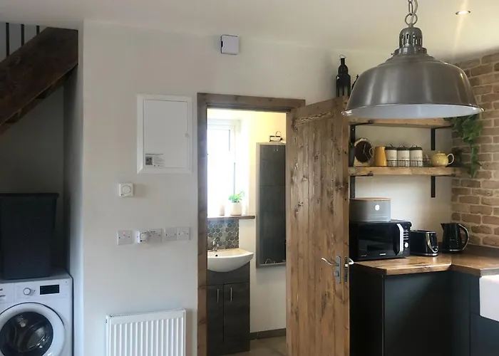 Sandyhill - * Westport